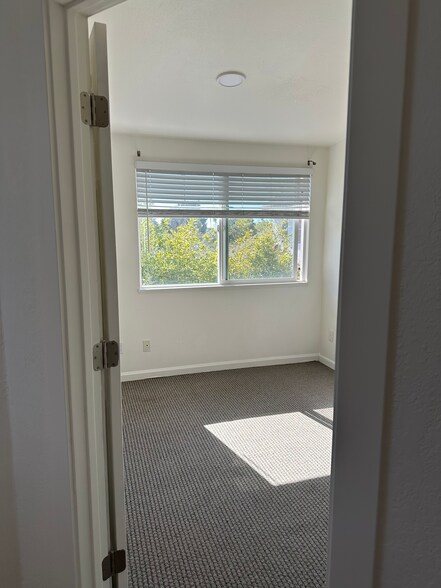 Upstairs Bedroom2 - 681 37th Ave