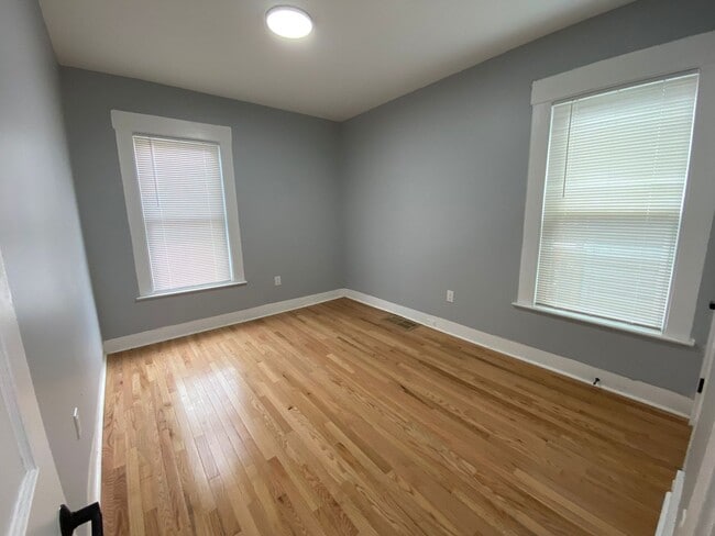 Building Photo - 36 Bright St