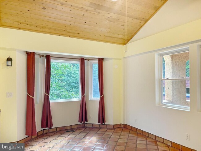 Building Photo - Potomac View