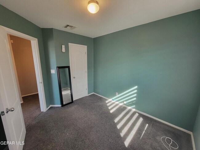 Building Photo - 2404 Escape Point St