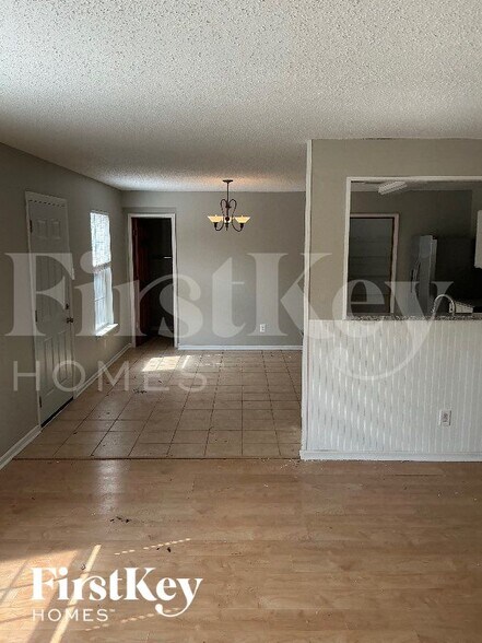 Building Photo - 8636 Aylesworth Dr
