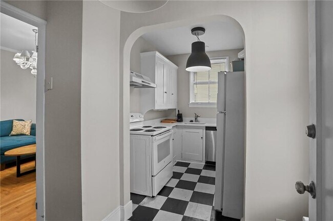 Building Photo - 30 Gould St