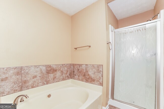 Building Photo - 4027 Evelyn Dr