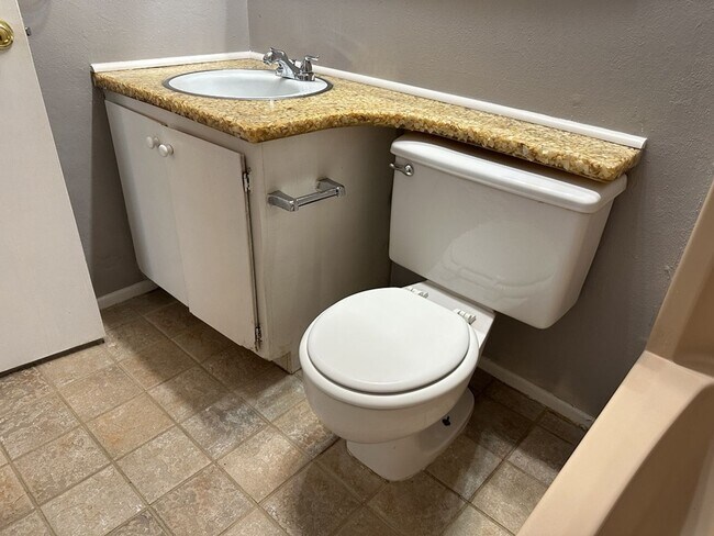 Building Photo - 11 Knollwood Cir