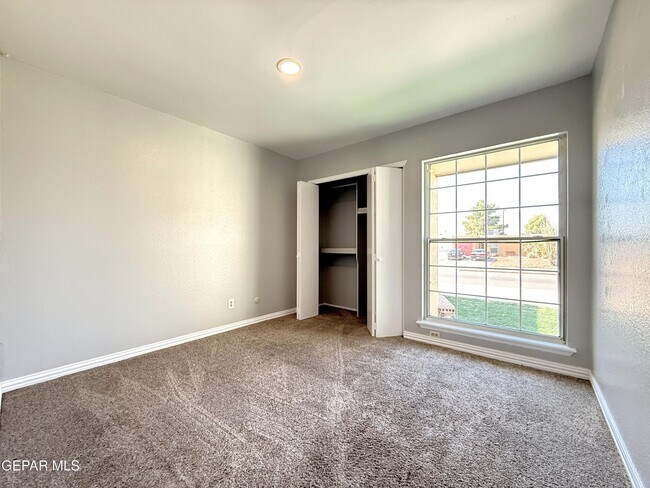 Building Photo - 10405 Ashwood Dr