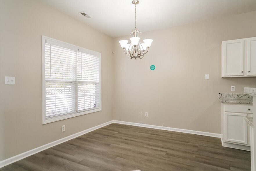 Building Photo - 8039 Marsh Hollow Dr