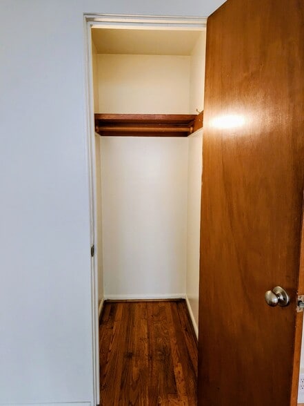 COAT CLOSET - 5301 Ravenna Ave NE