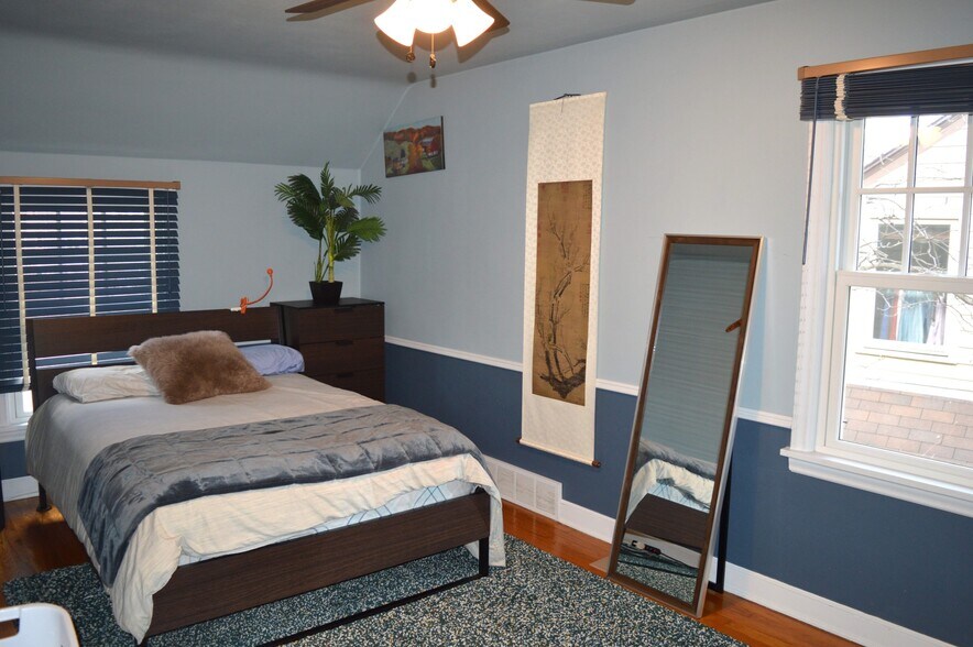 Building Photo - 4145 Hiawatha Dr