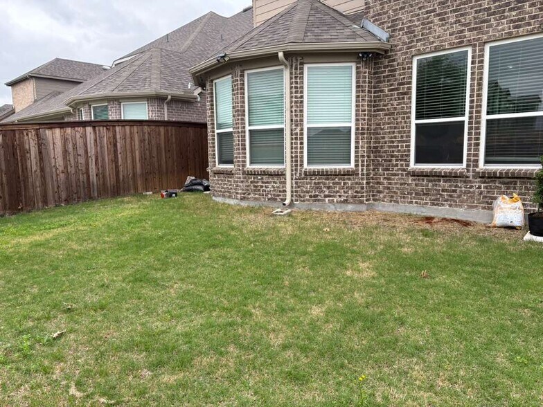 Building Photo - 609 Cattle Chute Ct