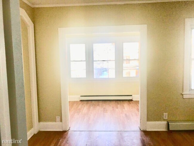 Building Photo - 3 br, 1 bath Townhome - 172 Isabella Ave