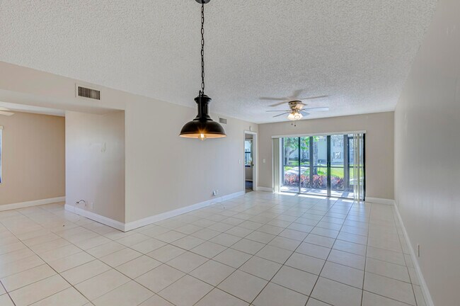 Building Photo - 601 Sabal Ridge Cir