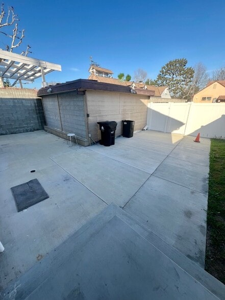 Building Photo - 6227 Orion Ave