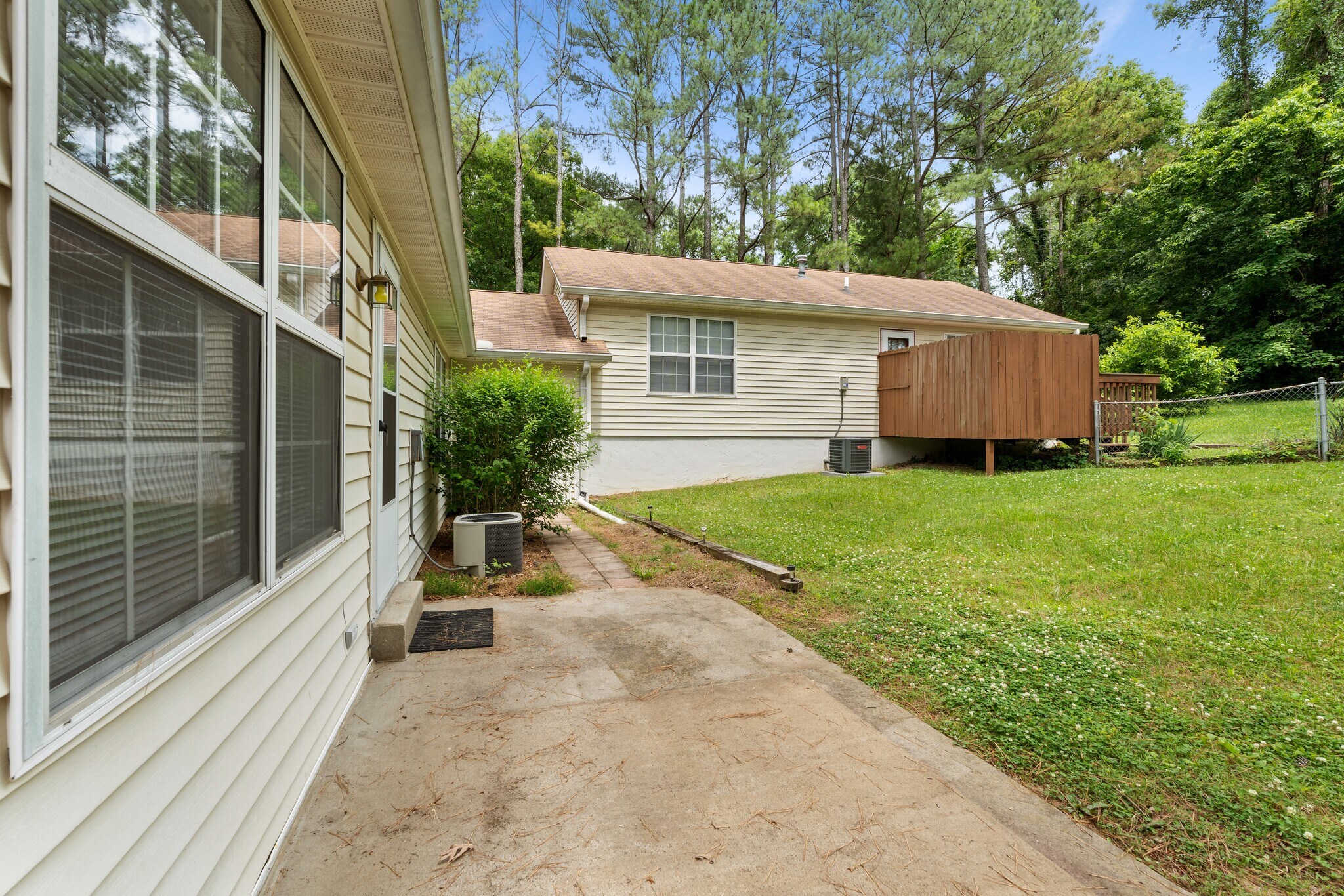Building Photo - 2822 Airwood Dr
