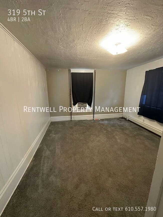 Building Photo - 319 5th St