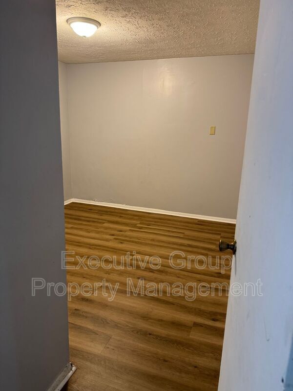 Building Photo - 1178 Lois Ln