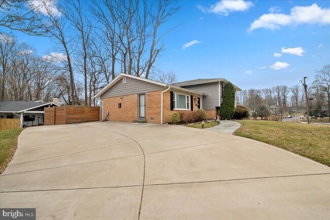 Building Photo - 7845 Brompton St