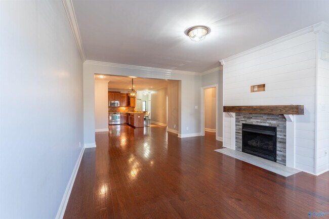 Building Photo - 525 W Mossyleaf Dr SW