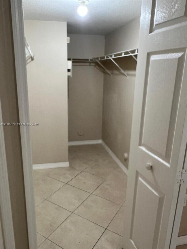 Building Photo - 1250 SE 31st Ct