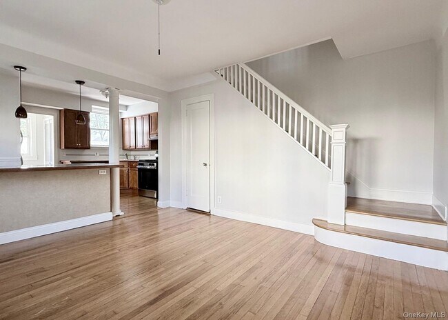 Building Photo - 453 Beach Ave