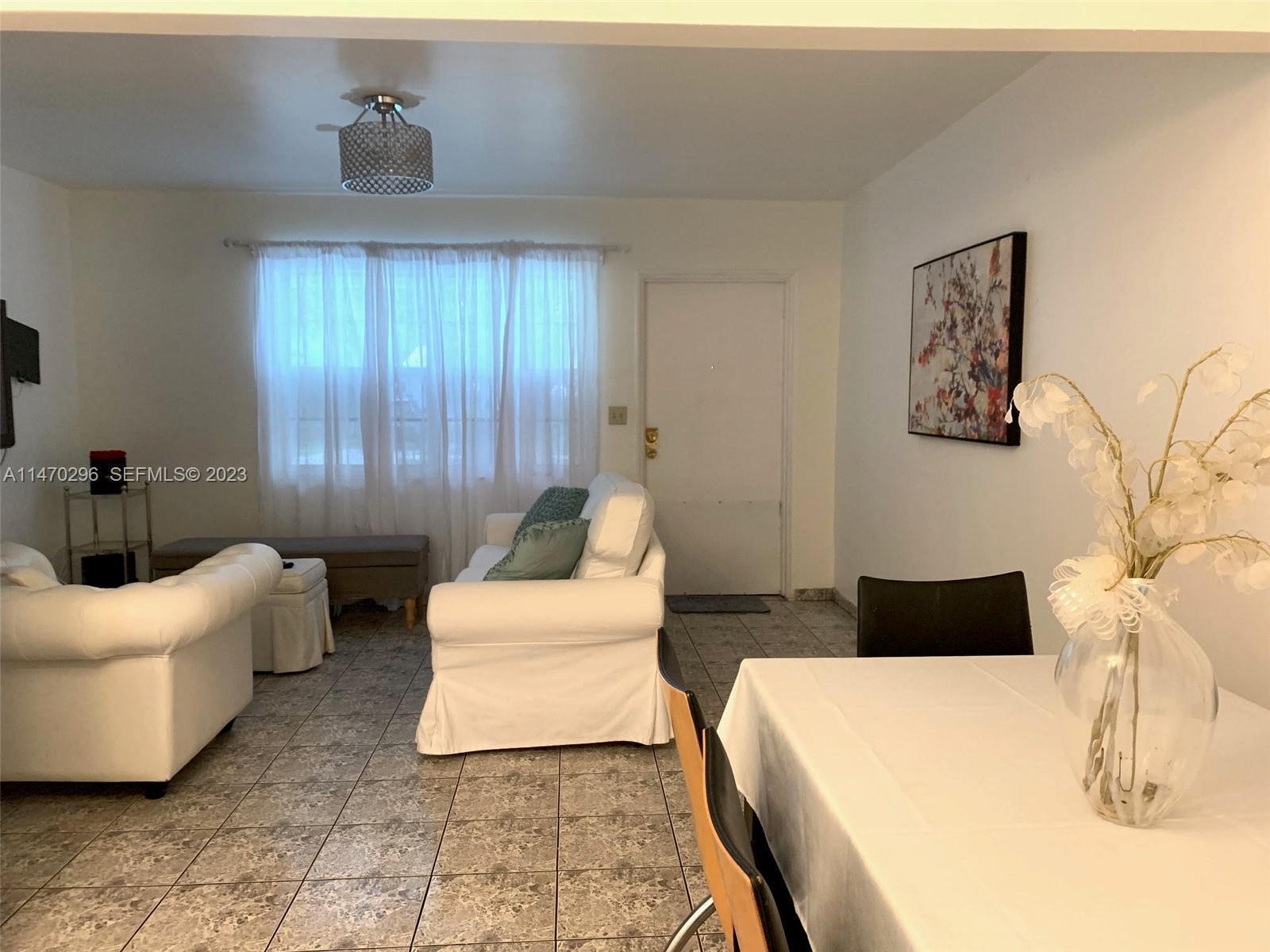 Building Photo - 2131 Arthur St