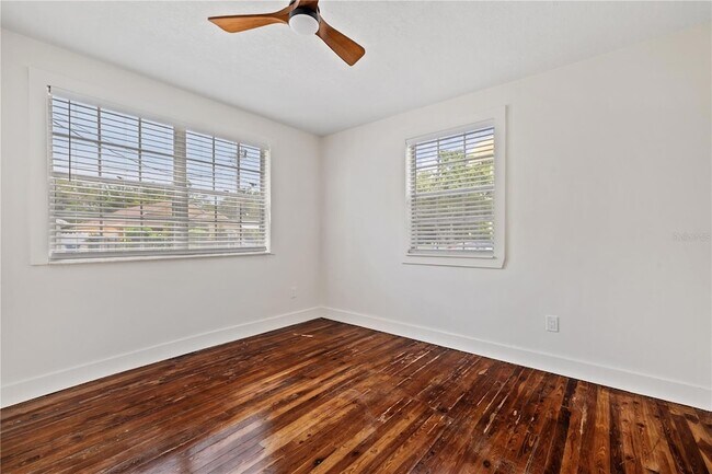Building Photo - 2202 N Glen Ave