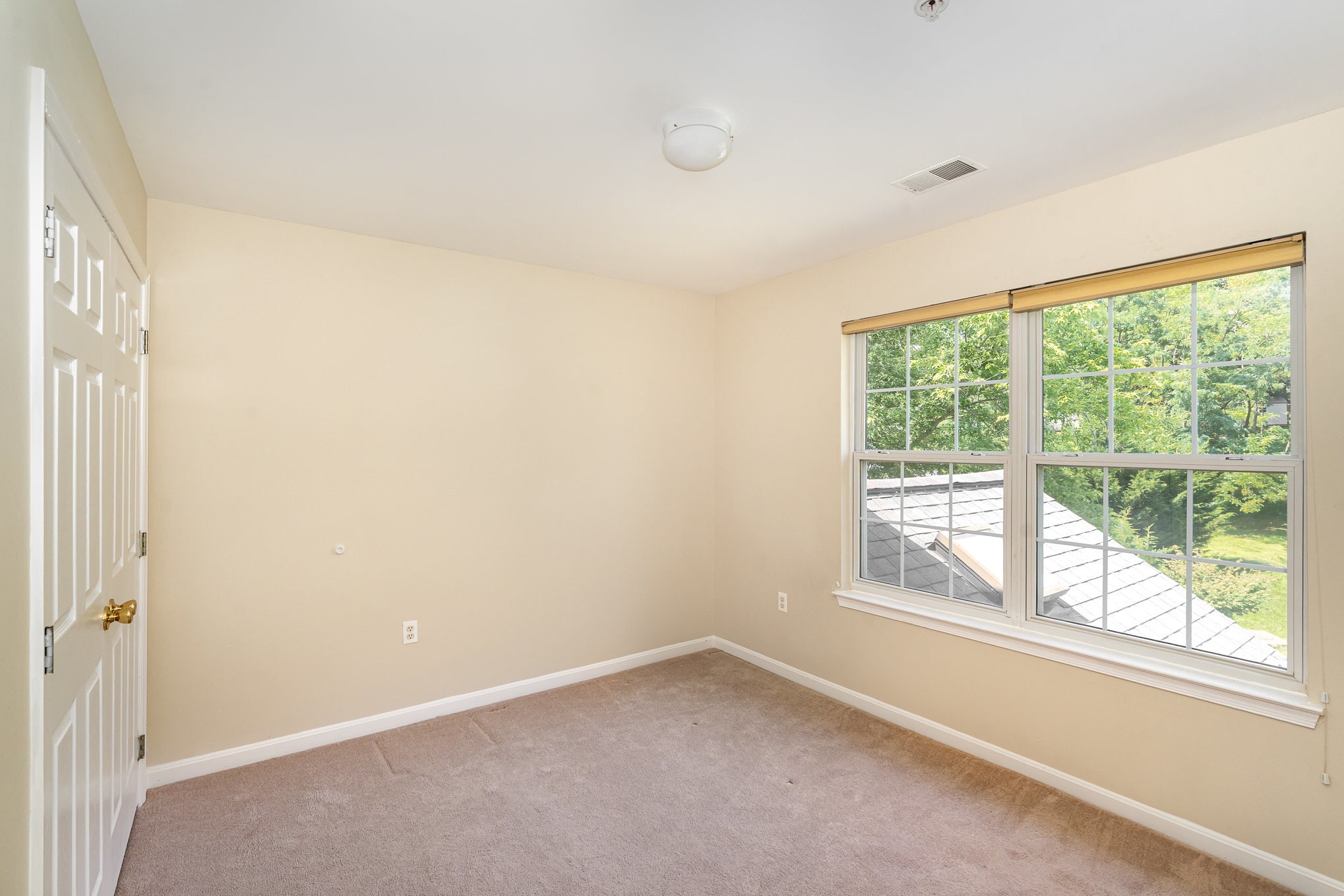 Building Photo - 200 Woodgreen Cir