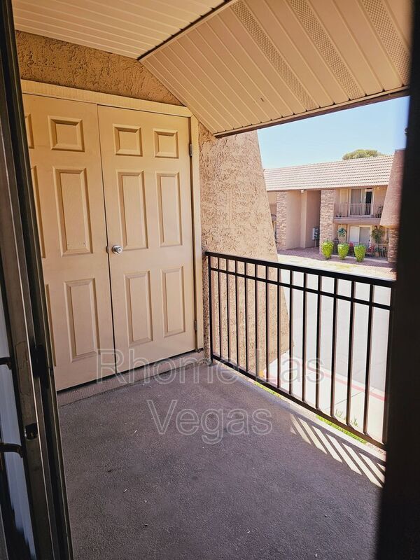 Building Photo - 5220 Indian River Drive