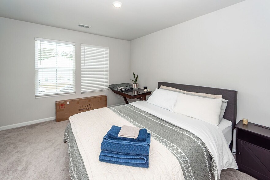 Building Photo - 8064 Reagan Way