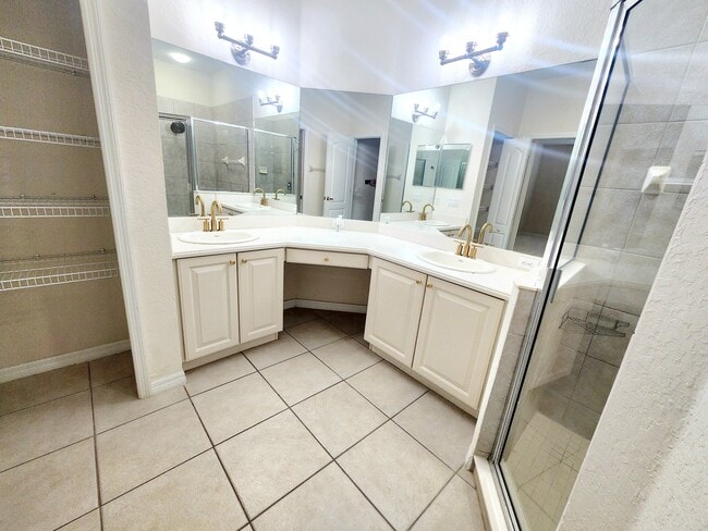 Main Bath - 8323 Eagle Isles Pl