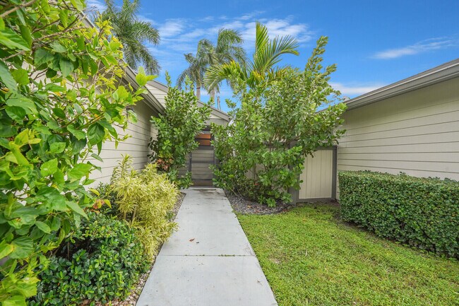 Primary Photo - 2533 Bedford Mews Dr