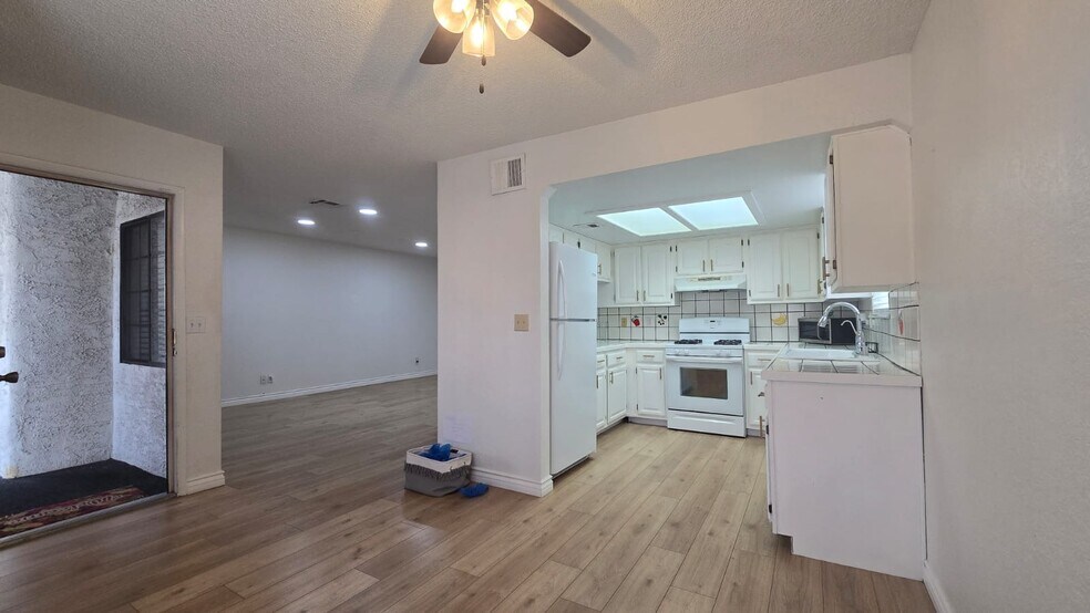 Building Photo - 5069 Eldora Ave