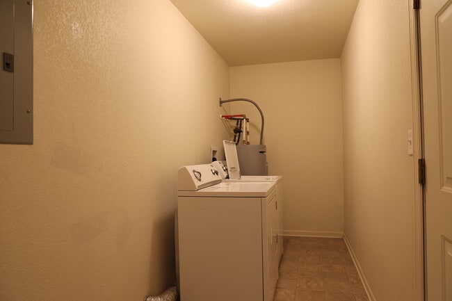 Building Photo - 20901 Hartsburg Ln