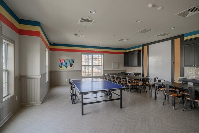 Building Photo - 8 Brentwood Cir