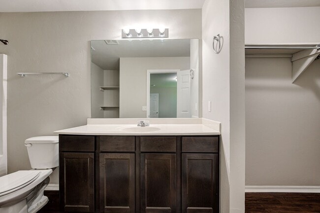 Building Photo - Gorgeous 3 Bed 2 Bath in Moore/SE OKC