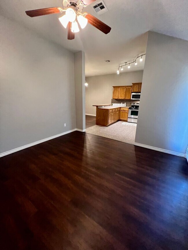 Building Photo - Wonderful Rental Home in Sycamore Creek!