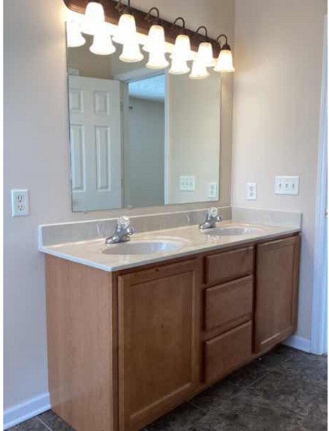 Building Photo - A MUST SEE HOME IN WOODGATE!