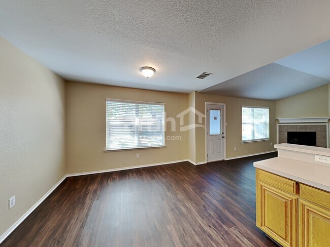 Building Photo - 106 Logan Ln