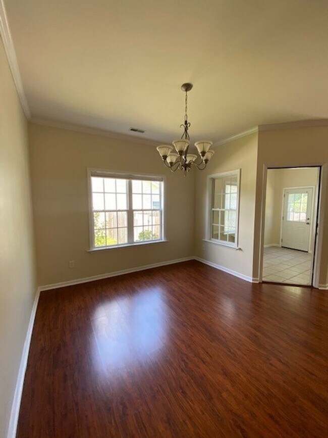 Building Photo - Welcome to this stunning 3-bedroom, 2-bath...