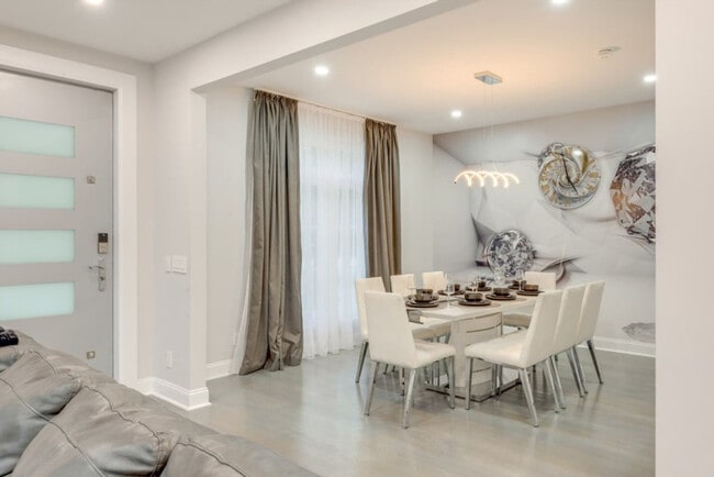 Building Photo - 2135 Rosemont Dr