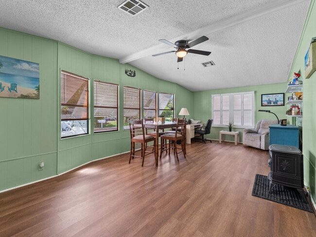 Building Photo - 2855 SW Monarch Trail