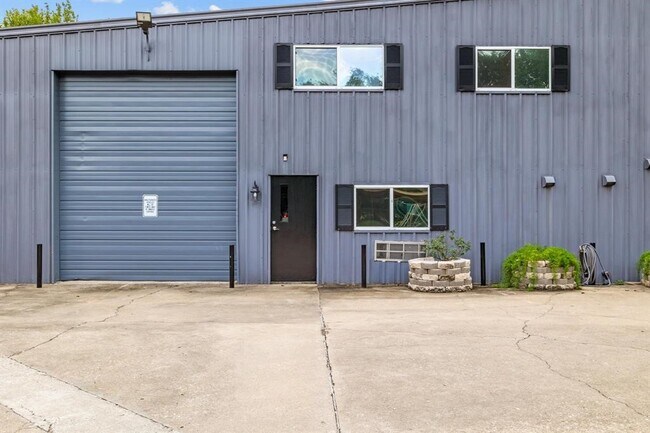 Building Photo - 7648 Broadview Dr