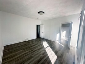 Building Photo - 360 Maria Ave
