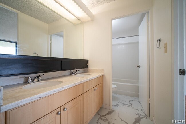 Building Photo - 1 BD/ 1 BA in Pearl One