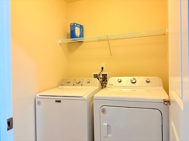Building Photo - 104 Riva Ct