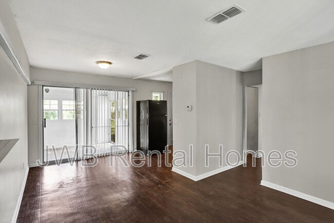 Building Photo - 2328 Wilmont Ave