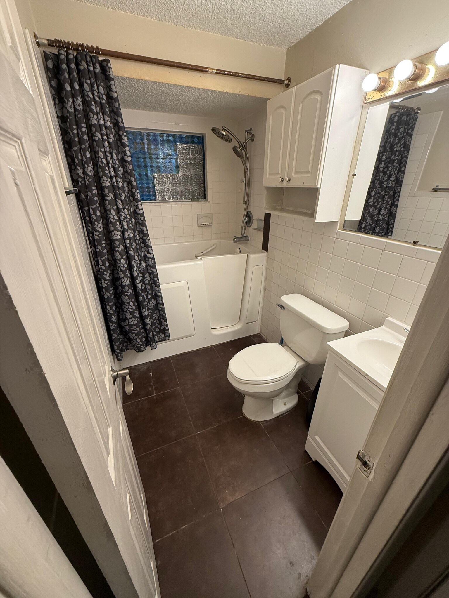 Building Photo - 915 Lake Palms Dr