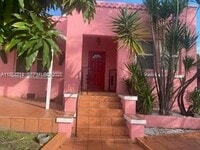 Building Photo - 1537 SW 1st St