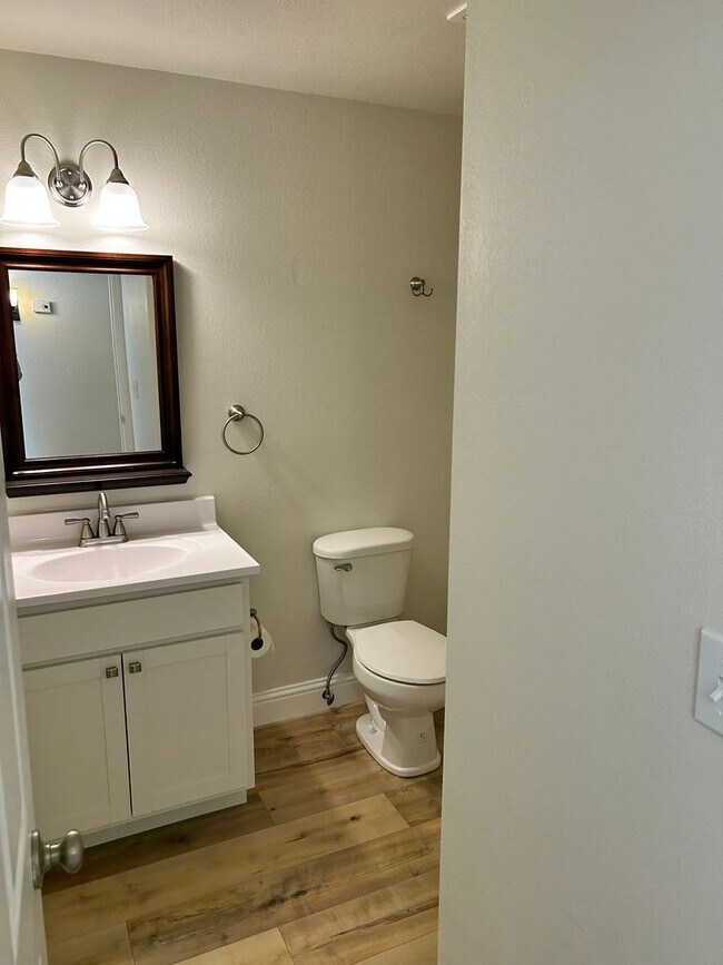 Building Photo - Newly Renovated 3 Bedroom, 2 Bath Home in ...