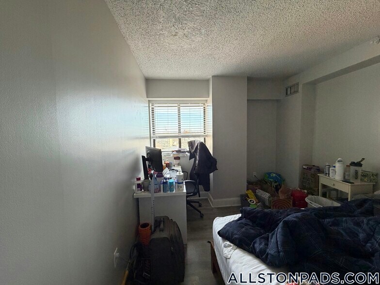 Building Photo - 15 N Beacon St