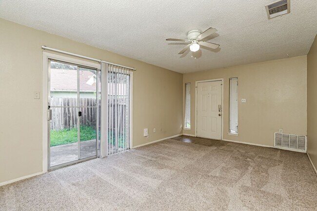 Building Photo - Amazing home ready to move in!